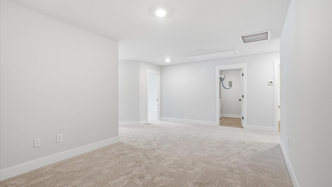 Refined loft with comfortable carpeted flooring and tasteful design throughout near Downtown Anderson Refined loft with comfortable carpeted flooring and tasteful design throughout near Downtown Anderson