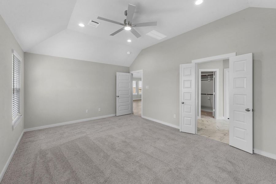 Spacious, unfurnished interior of a new home in Huntington Place, Rosharon (Image 16).