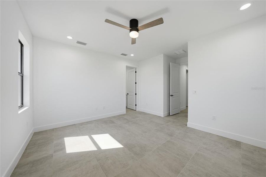 Spacious, unfurnished interior of a new home in , Punta Gorda (Image 25).