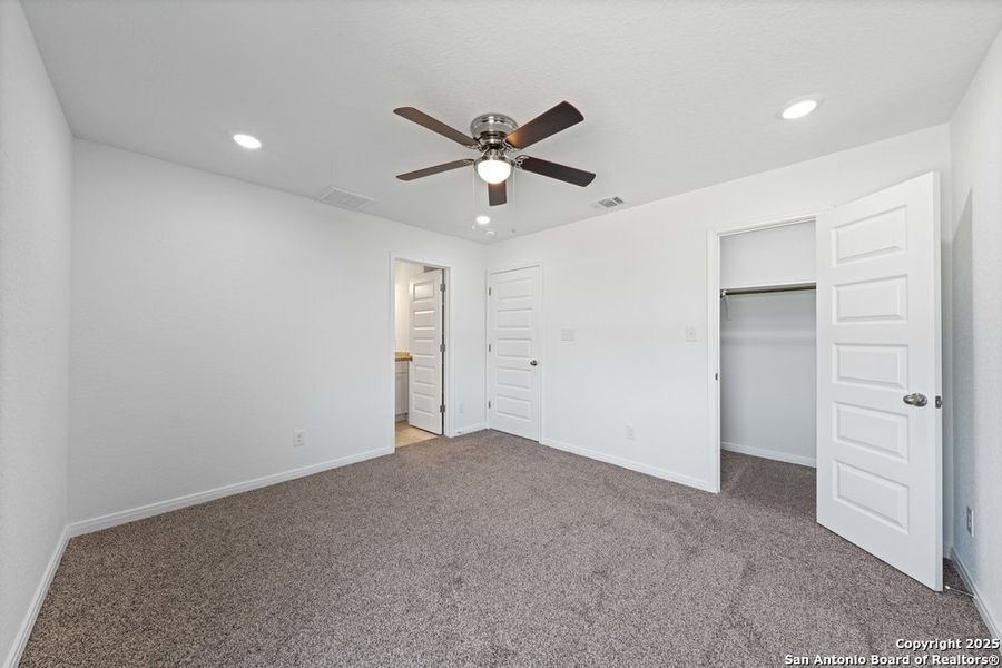 Spacious, unfurnished interior of a new home in The Preserve at Candlemeadow, San Antonio (Image 22).