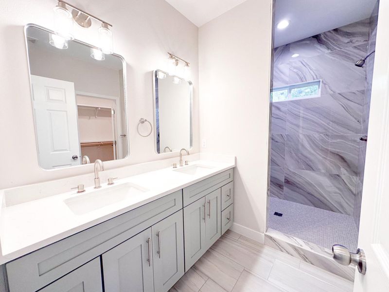 Furnished interior view inside a new home in , Lockhart (Image 8).