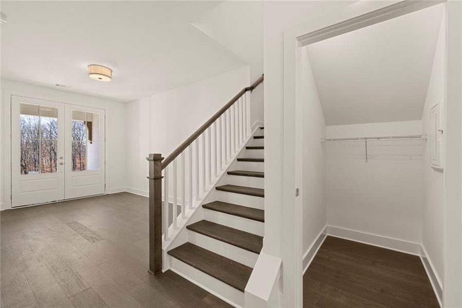 Spacious, unfurnished interior of a new home in , Gainesville (Image 43).