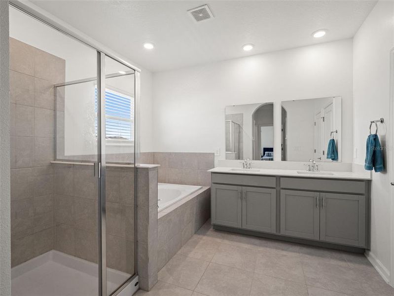 Furnished interior view inside a new home in Wellness Ridge, Clermont (Image 18).