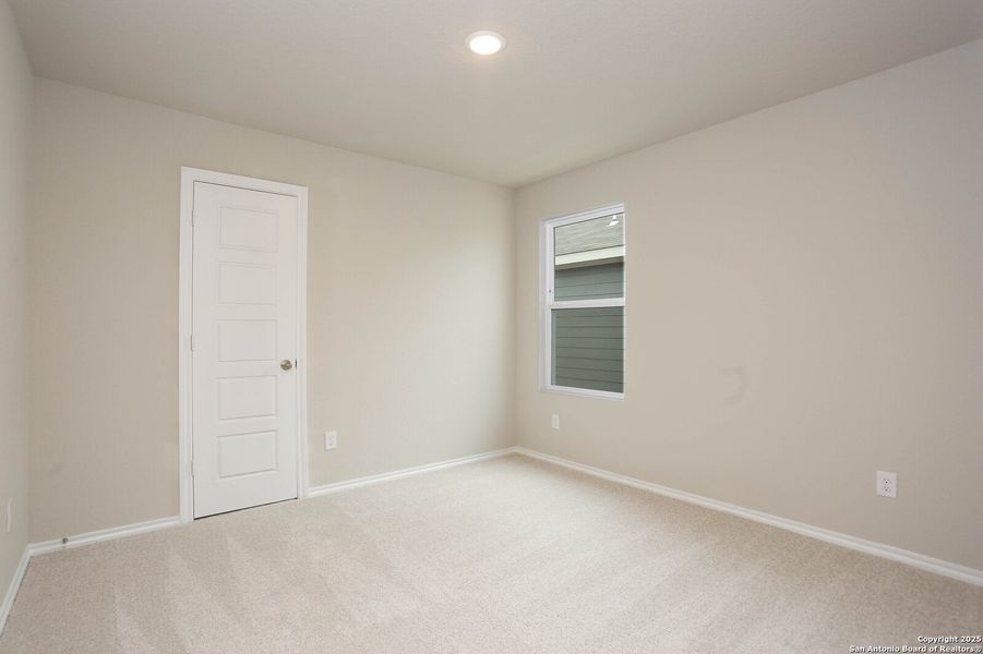 Spacious, unfurnished interior of a new home in Fairway Crossing 40s, San Antonio (Image 15). Spacious, unfurnished interior of a new home in Fairway Crossing 40s, San Antonio (Image 15).