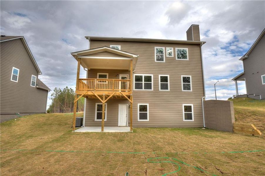 Exterior details and patio area of a home in Traditions at Cedarcrest, Dallas (Image 24).