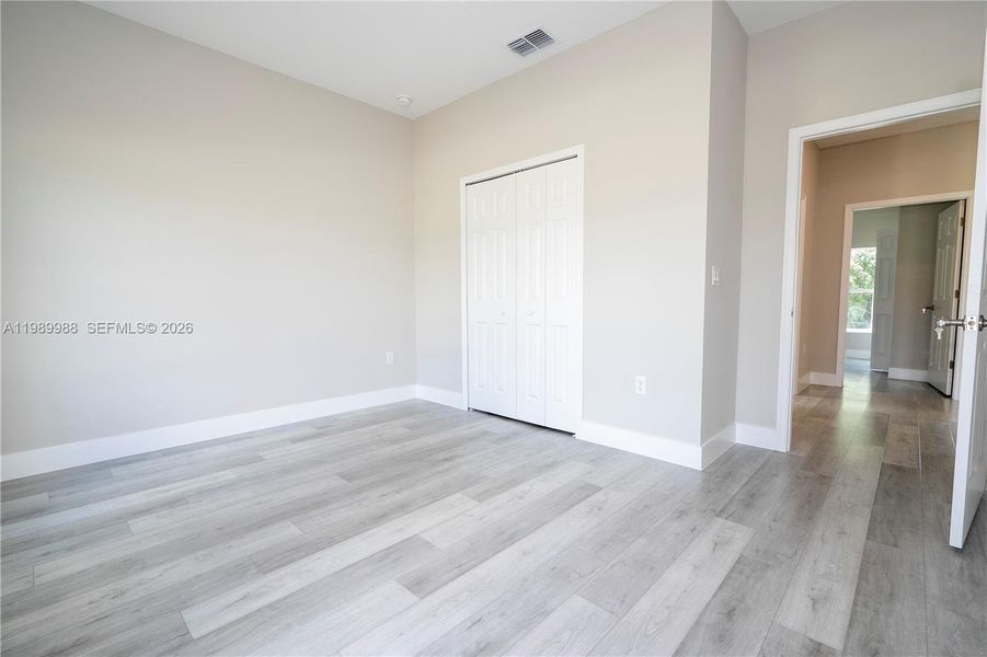 Spacious, unfurnished interior of a new home in , Sebring (Image 41).