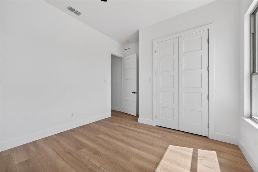 Spacious, unfurnished interior of a new home in , Lone Oak (Image 24).