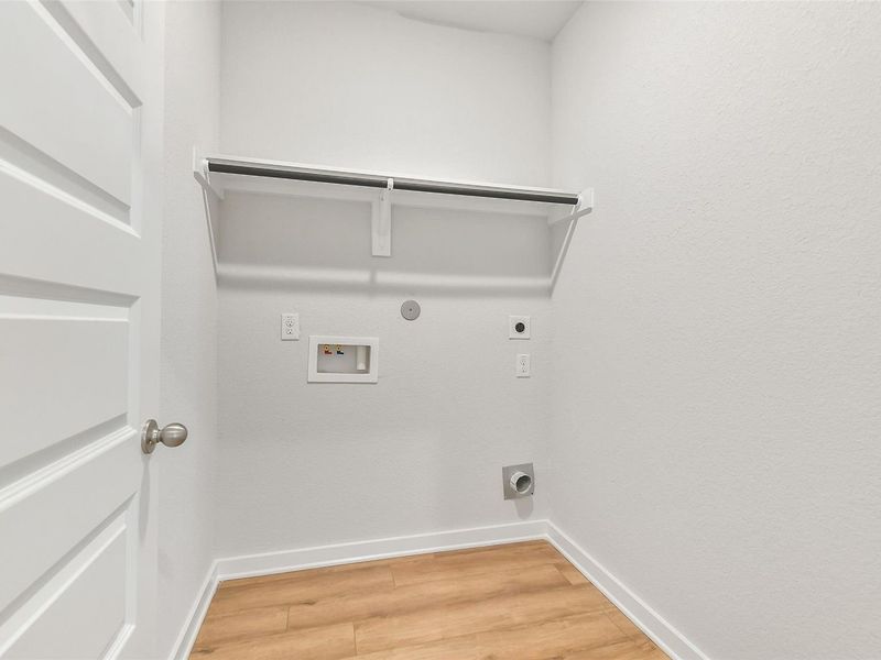 Spacious, unfurnished interior of a new home in Lakes at Black Oak, Magnolia (Image 22).