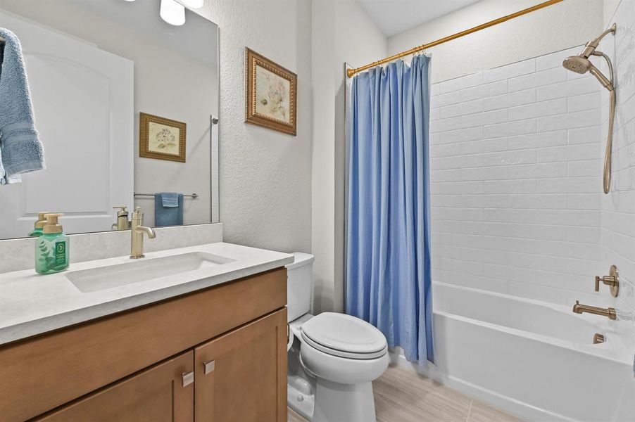 06 Bathroom 01