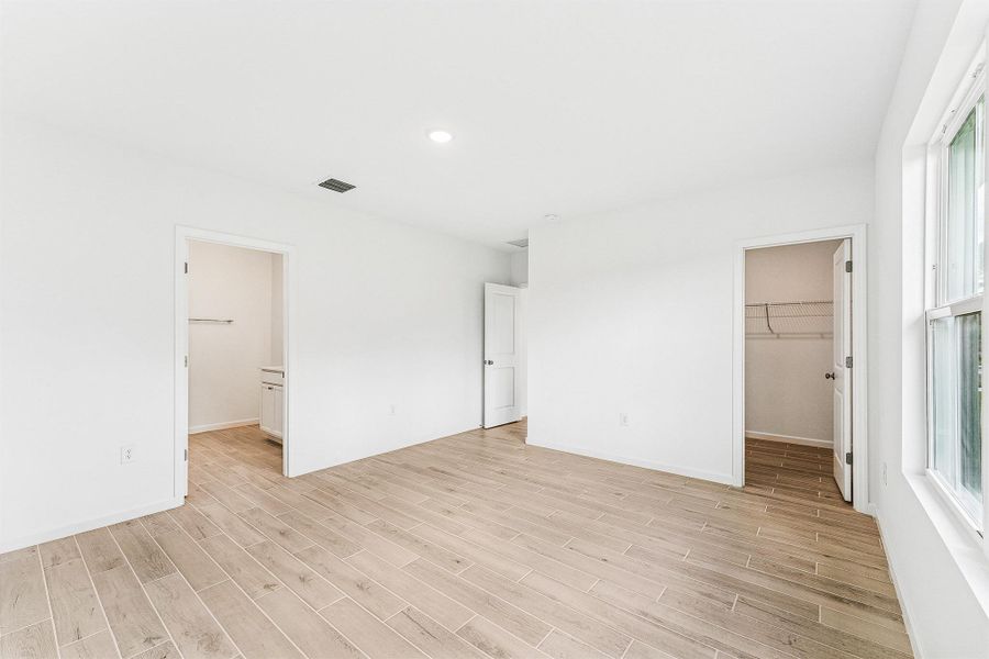 Spacious, unfurnished interior of a new home in , Port St. Lucie (Image 17).