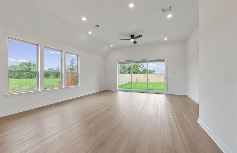 Spacious, unfurnished interior of a new home in Kuempel Estates, Pflugerville (Image 31). Spacious, unfurnished interior of a new home in Kuempel Estates, Pflugerville (Image 31).