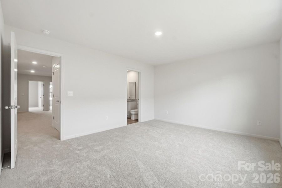 Spacious, unfurnished interior of a new home in Trivium, Newton (Image 30).