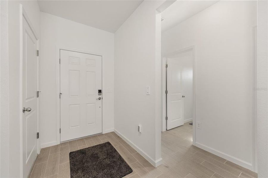 Spacious, unfurnished interior of a new home in , Ocala (Image 23).