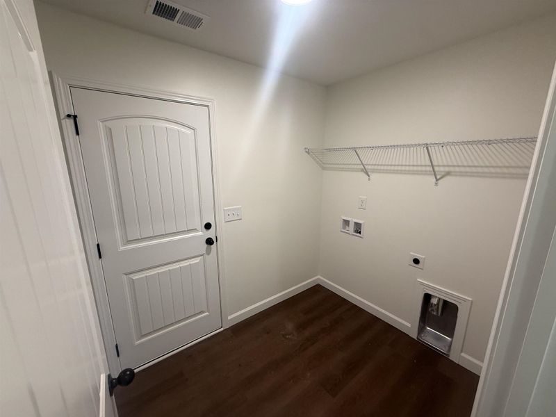 Spacious, unfurnished interior of a new home in Mills Gin, Campobello (Image 13).