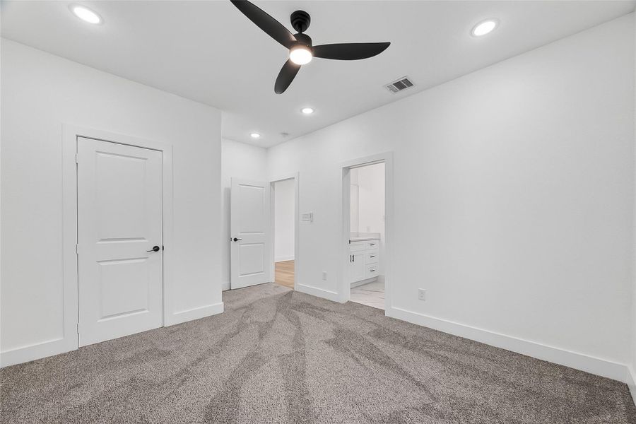 Spacious, unfurnished interior of a new home in , Houston (Image 24).