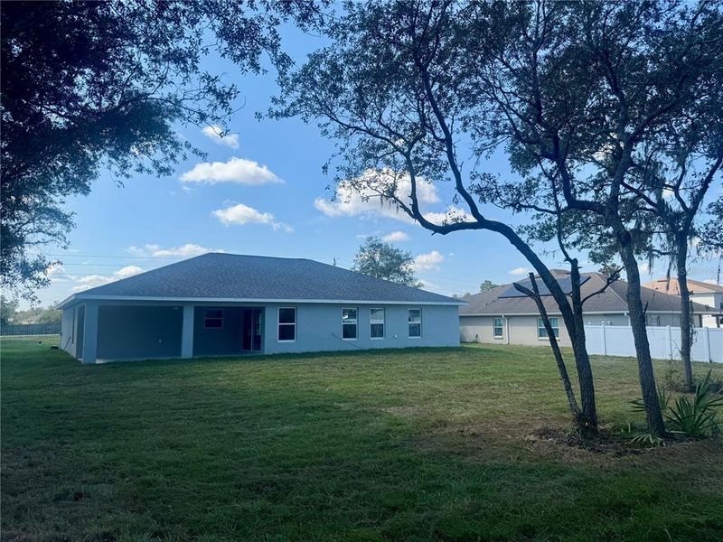 Exterior details and patio area of a home in , Dunnellon (Image 21).