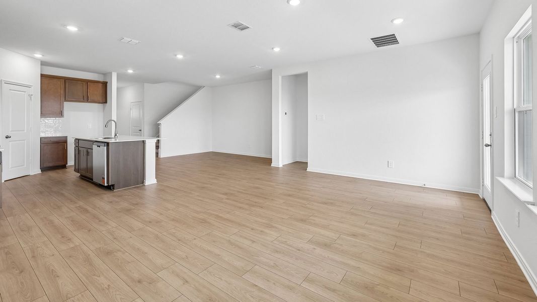 Spacious, unfurnished interior of a new home in Briarwood, Elgin (Image 19).