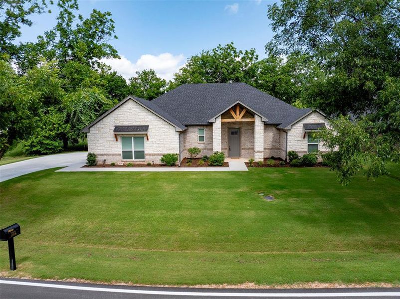 Well maintained front yard. Well maintained front yard.