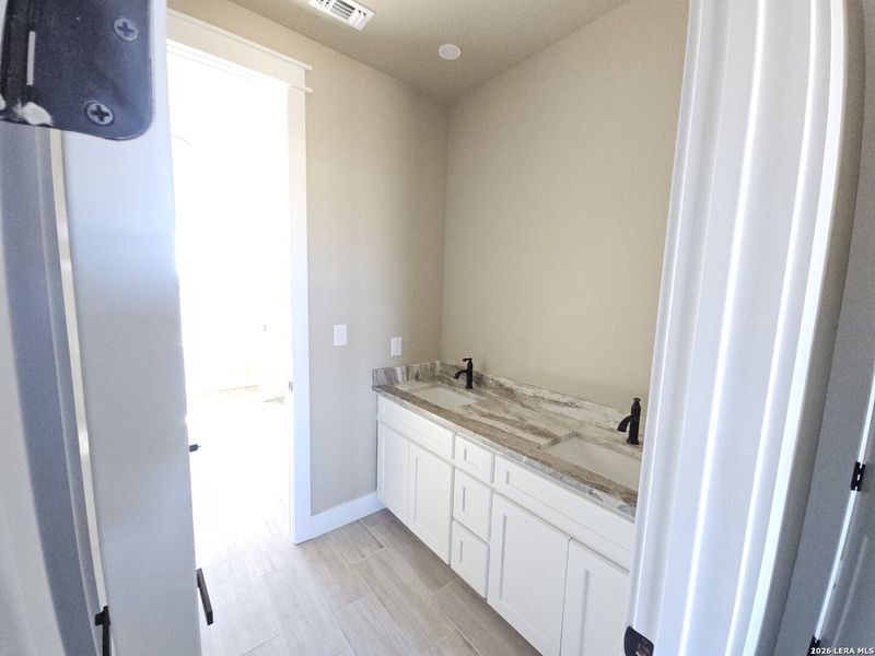 Furnished interior view inside a new home in , Bandera (Image 5).