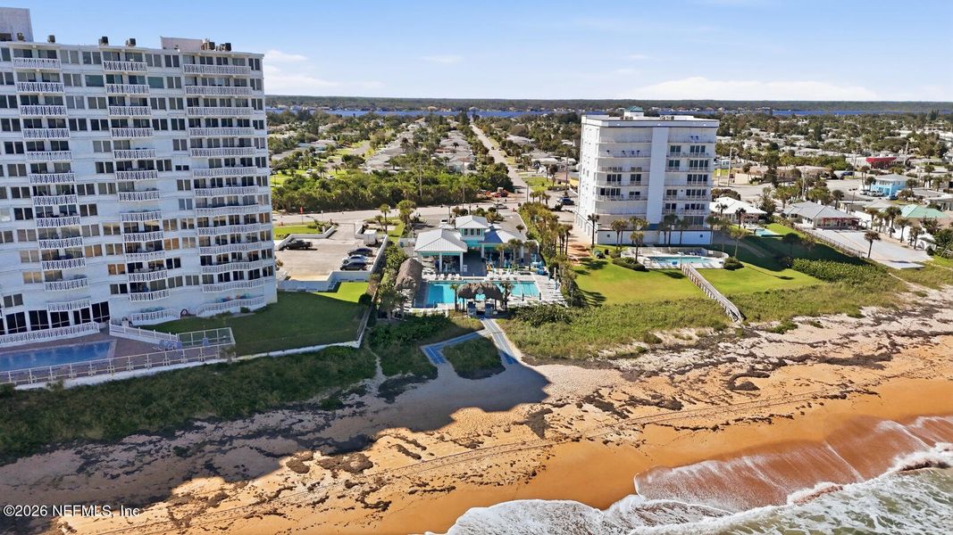 Condo located in Daytona Beach, FL showcasing its design and architecture (Image 53). Condo located in Daytona Beach, FL showcasing its design and architecture (Image 53).