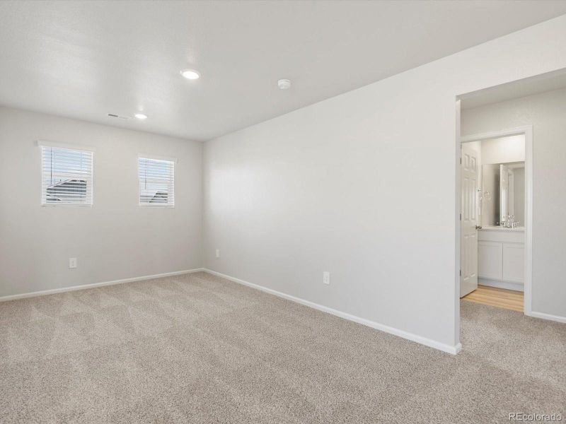 Spacious, unfurnished interior of a new home in Hidden Valley Farm, Severance (Image 29).