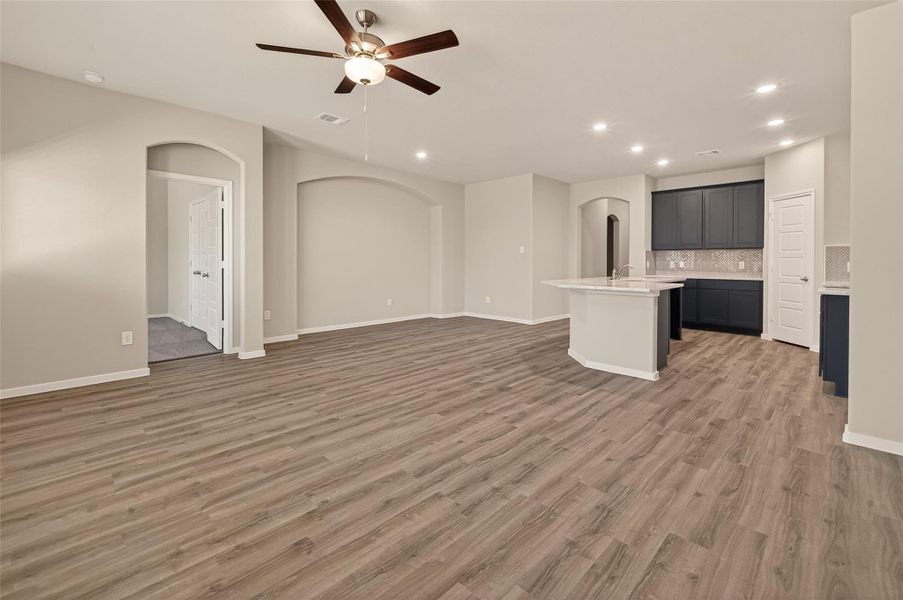Spacious, unfurnished interior of a new home in Lago Mar, Texas City (Image 18). Spacious, unfurnished interior of a new home in Lago Mar, Texas City (Image 18).