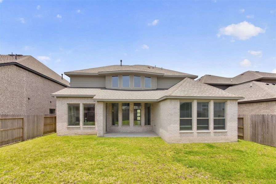 Exterior details and patio area of a home in Lago Mar – 50', Texas City (Image 28).