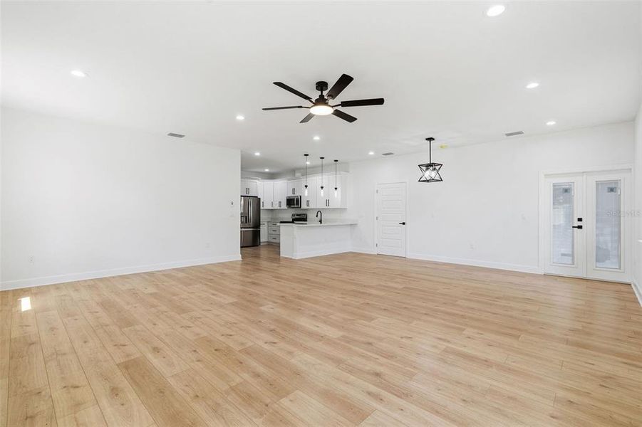 Spacious, unfurnished interior of a new home in , Tampa (Image 13).