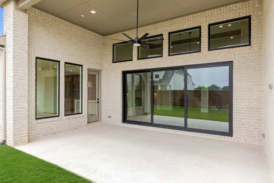 Representative exterior details of a home built from the 7061 by Tradition Homes in Mustang Lakes, McKinney (Image 4).