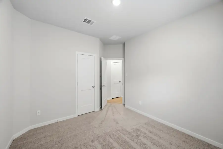 Spacious, unfurnished interior of a new home in Audubon, Magnolia (Image 17).