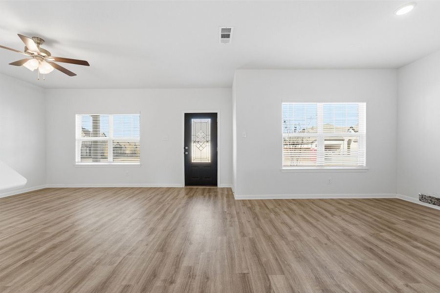 Spacious, unfurnished interior of a new home in La Terra, Celina (Image 13).