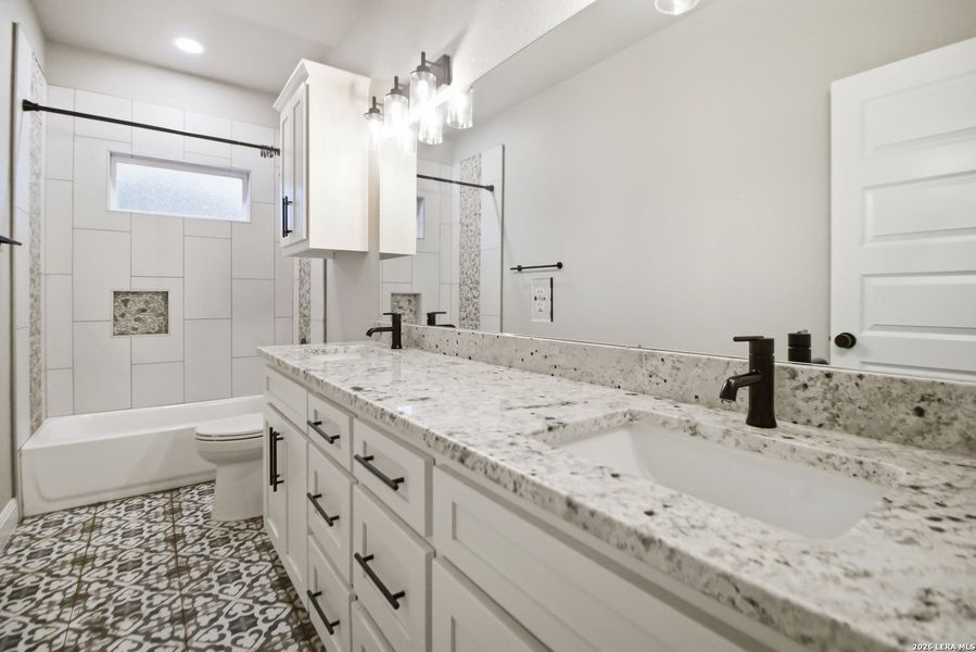 Furnished interior view inside a new home in , La Vernia (Image 14).