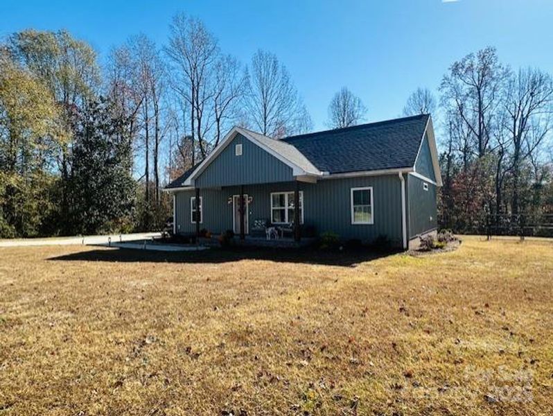 Exterior details and patio area of a home in , Grover (Image 1).