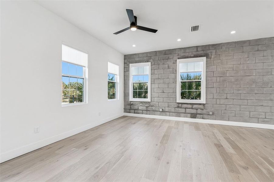 Spacious, unfurnished interior of a new home in , St. Petersburg (Image 42).