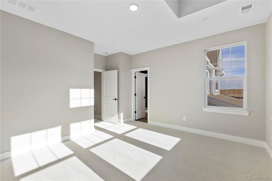 Spacious, unfurnished interior of a new home in Westerly, Erie (Image 15).
