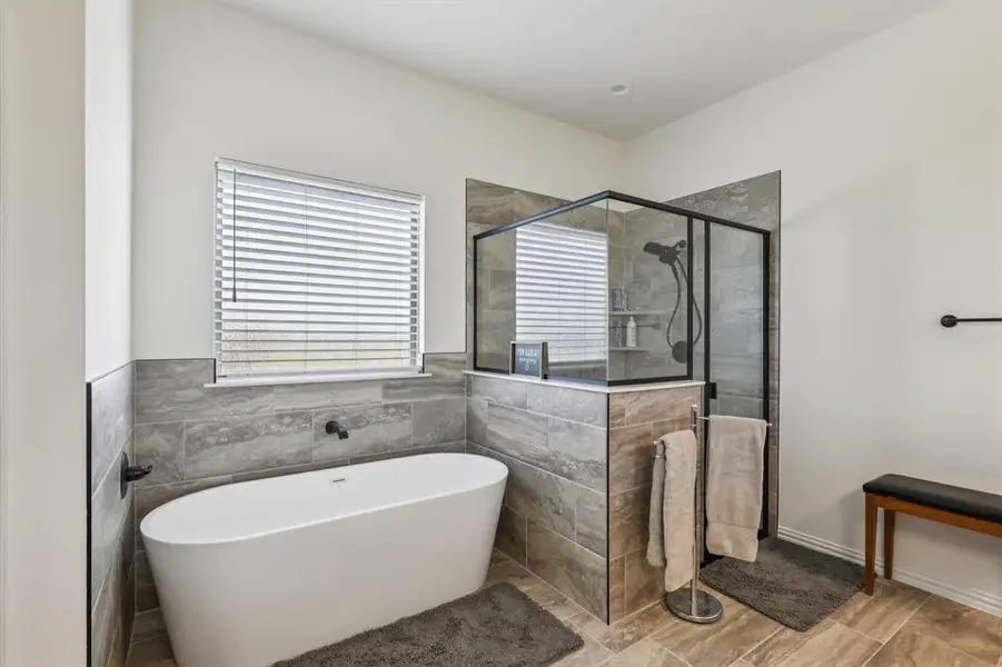 Furnished interior view inside a new home in , Waxahachie (Image 31).