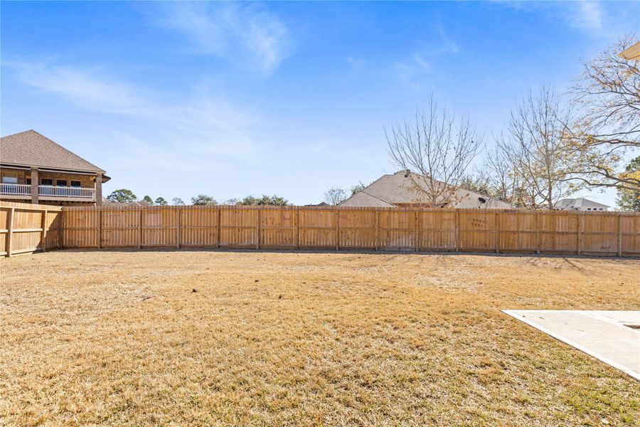 Exterior details and patio area of a home in Bentwater, Montgomery (Image 24).