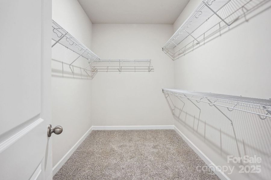 Spacious, unfurnished interior of a new home in Nelson's Creek, Mocksville (Image 11).