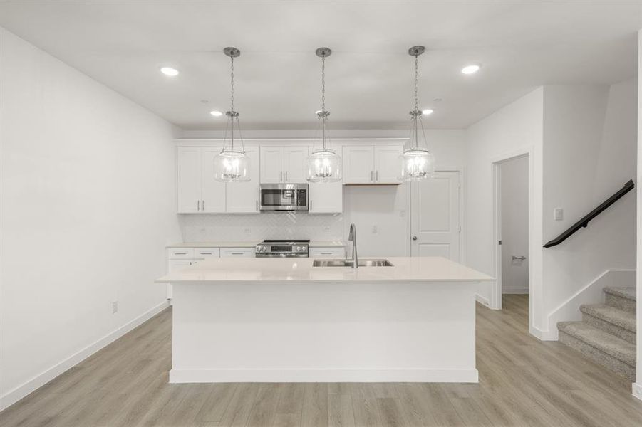 7621 Dakota- Kitchen-7443