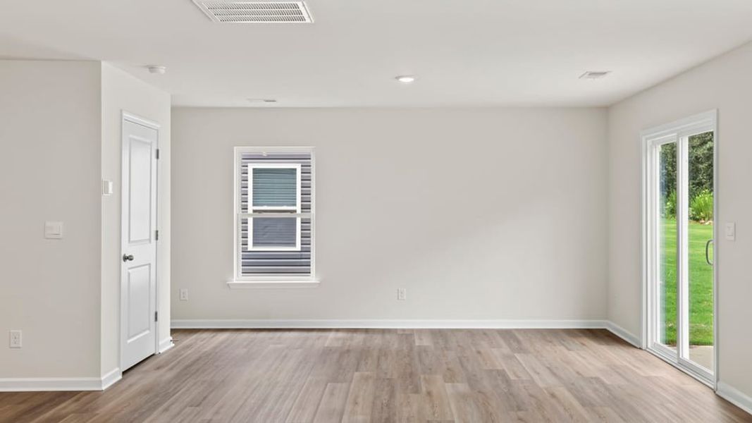Spacious, unfurnished interior of a new home in Durbin Meadows, Fountain Inn (Image 25).