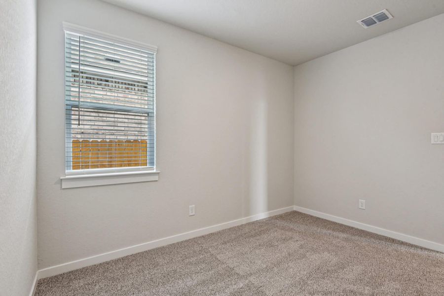 Spacious, unfurnished interior of a new home in Meyer Ranch, New Braunfels (Image 31).