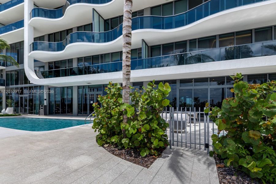 Condo located in Pompano Beach, FL showcasing its design and architecture (Image 25).