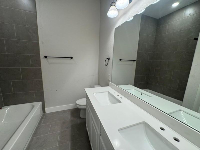 Furnished interior view inside a new home in Creekview Addition, Van Alstyne (Image 6).