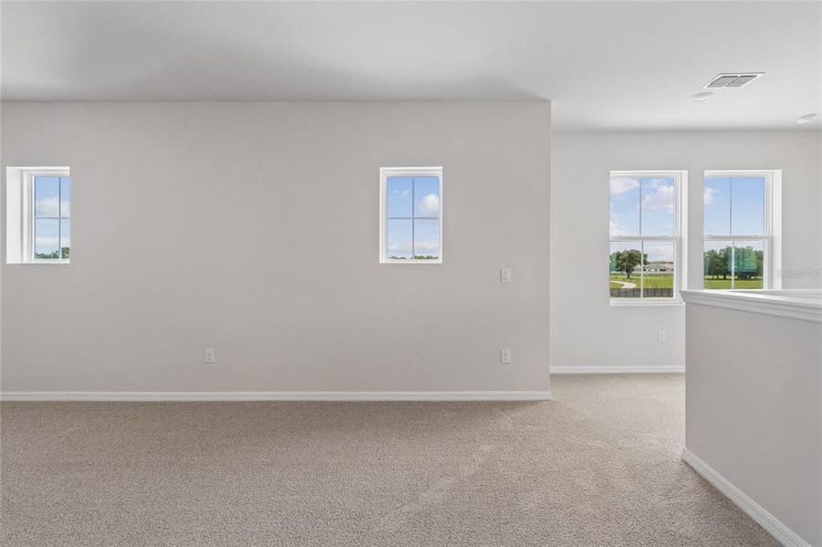 Spacious, unfurnished interior of a new home in Eastlyn, Bradenton (Image 11).