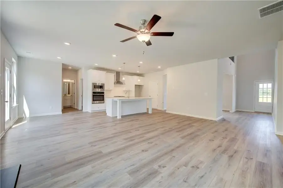 Spacious, unfurnished interior of a new home in Brighton, Locust Grove (Image 30).