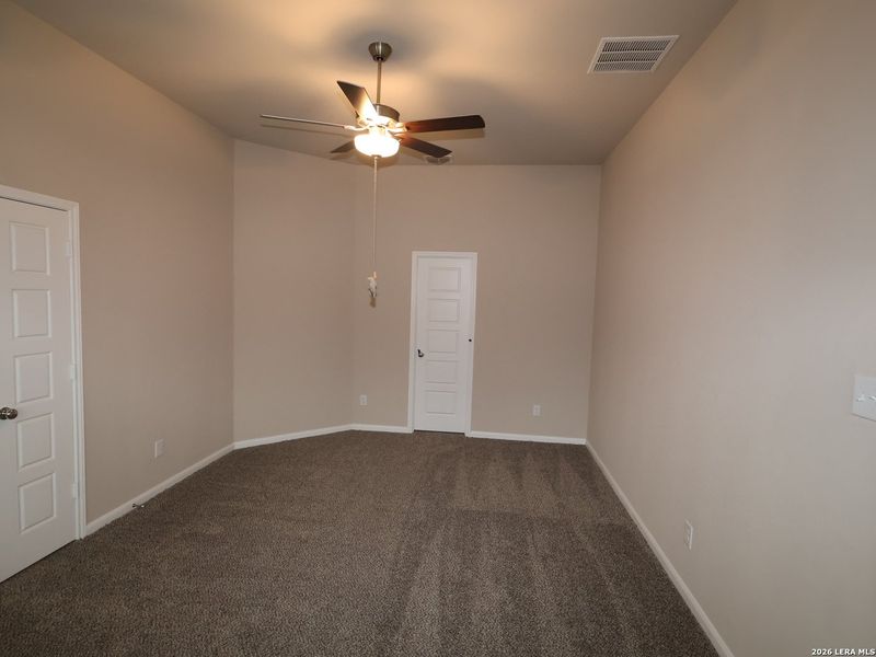 Spacious, unfurnished interior of a new home in Jordan's Ranch, San Antonio (Image 16).