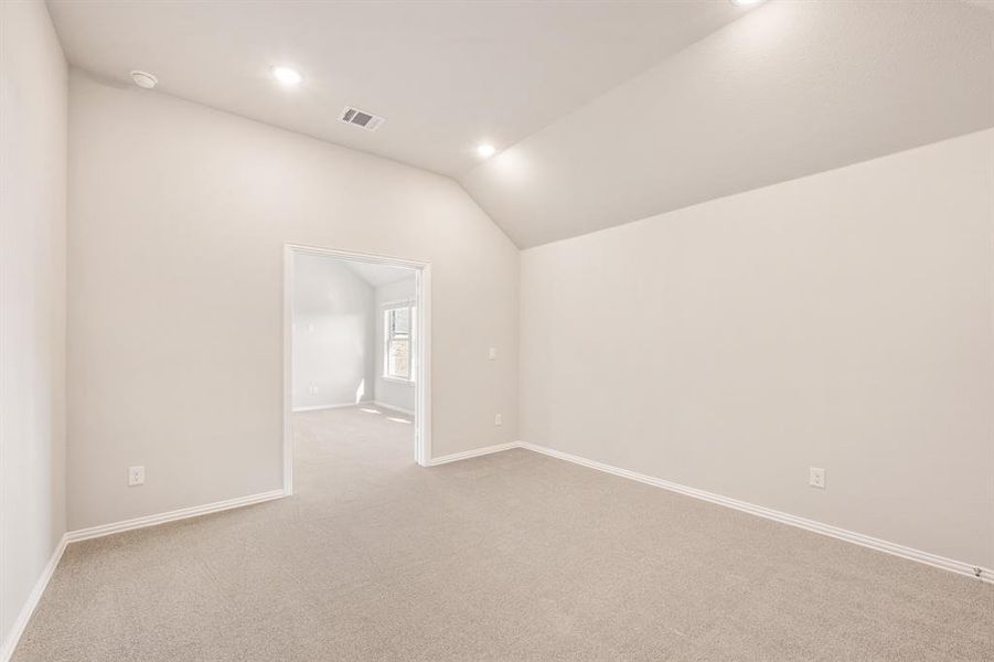 Spacious, unfurnished interior of a new home in Creekview Meadows, Pilot Point (Image 25).