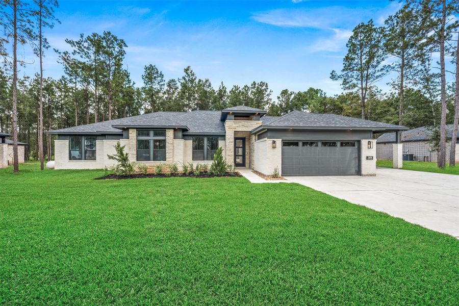 Front exterior of a new home in Deer Pines, Conroe, TX, highlighting curb appeal (Image 23).