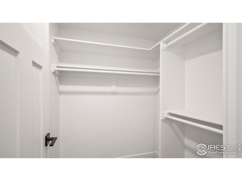 Walking closet in bedroom 3 Walking closet in bedroom 3