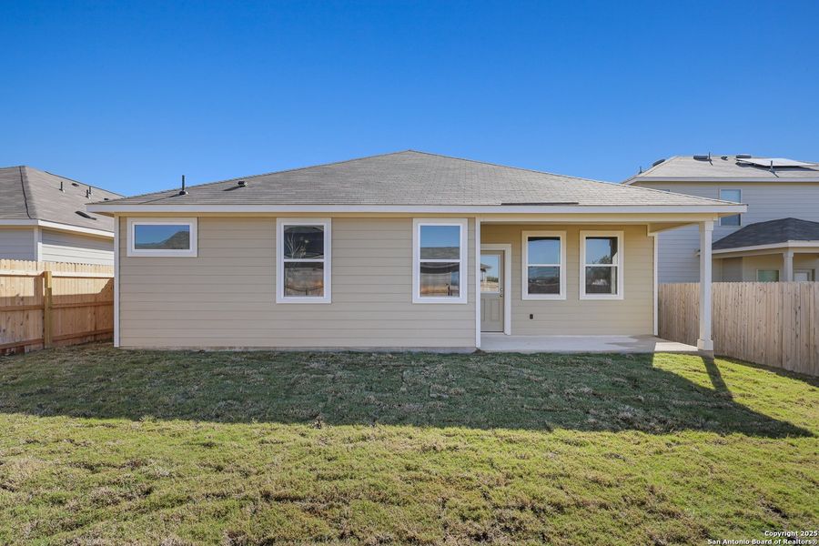 Exterior details and patio area of a home in Cinco Lakes, San Antonio (Image 21).